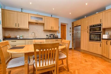 4 bedroom detached bungalow for sale