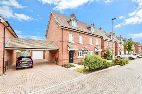 Hewitts Road, Cranleigh, Surrey 3 bed townhouse for sale