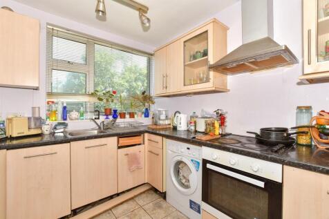 2 bedroom maisonette for sale