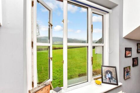Warwick Close, Holmwood, Dorking, Surrey 1 bed flat for sale