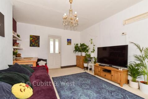 3 bedroom maisonette for sale