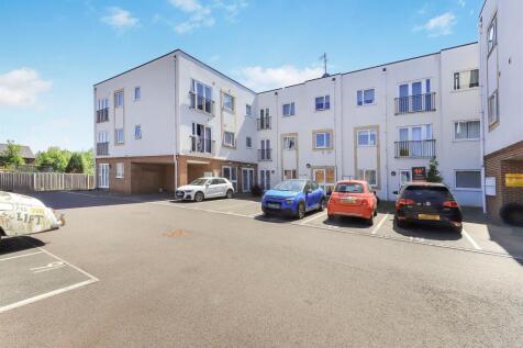 1 bedroom ground floor flat for sale