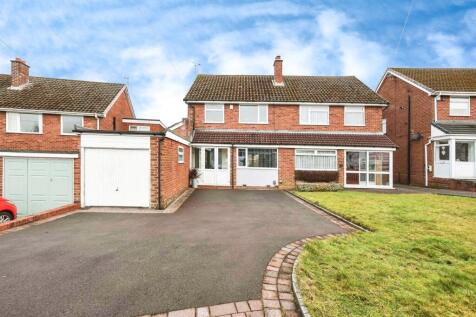 3 bedroom semi-detached house for sale