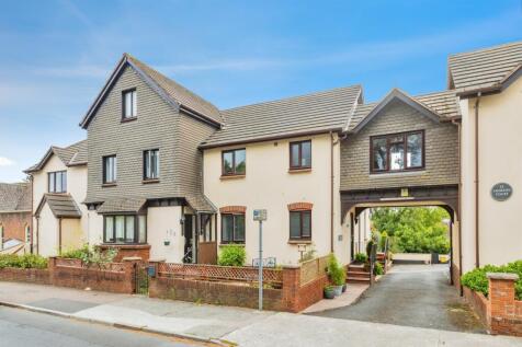 2 bedroom ground floor flat for sale