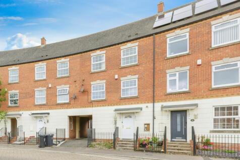 3 bedroom town house for sale