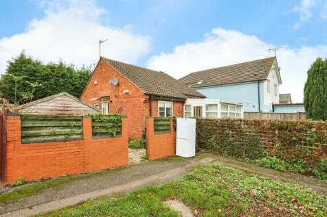 2 bedroom detached bungalow for sale