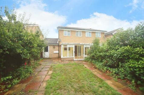 3 bedroom semi-detached house for sale