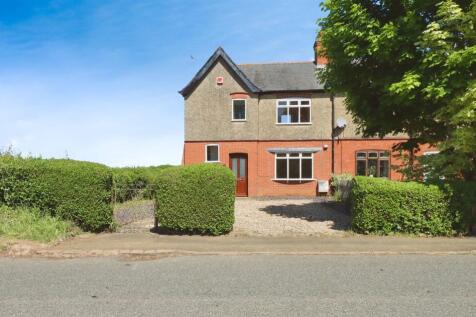 2 bedroom semi-detached house for sale
