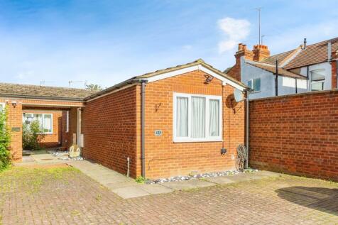 1 bedroom detached bungalow for sale