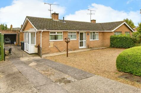 2 bedroom semi-detached bungalow for sale