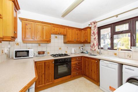 3 bedroom link detached house for sale