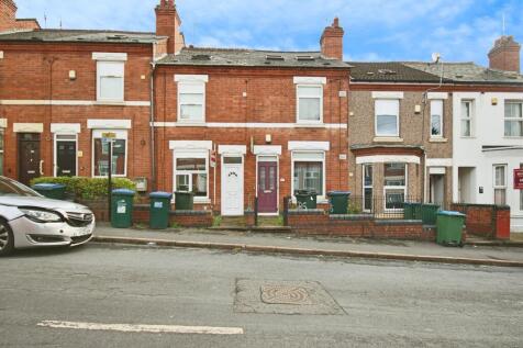 5 bedroom terraced house for sale