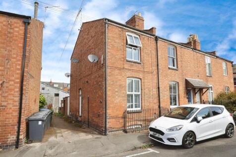 1 bedroom ground floor flat for sale