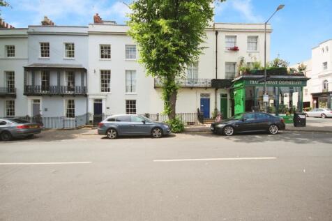 Studio flat for sale