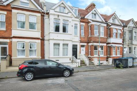 4 bedroom flat for sale