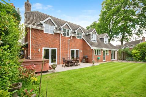 5 bedroom detached house for sale