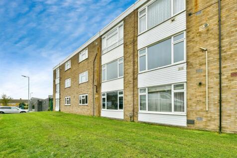 1 bedroom ground floor flat for sale