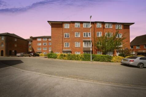 1 bedroom ground floor flat for sale