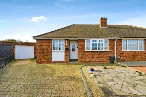 2 bedroom semi-detached bungalow for sale