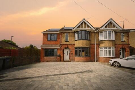 5 bedroom semi-detached house for sale