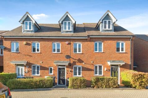3 bedroom town house for sale