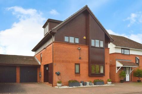 6 bedroom detached house for sale
