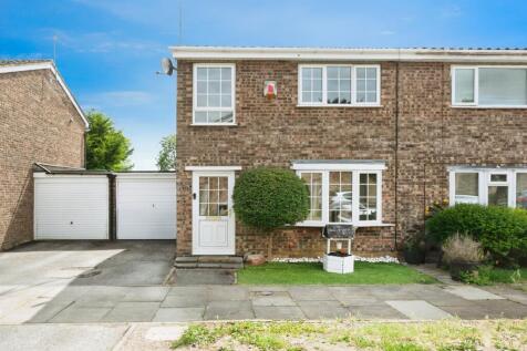 3 bedroom semi-detached house for sale