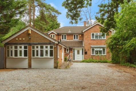 6 bedroom detached house for sale