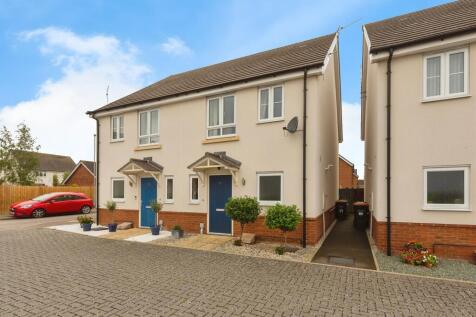 2 bedroom semi-detached house for sale