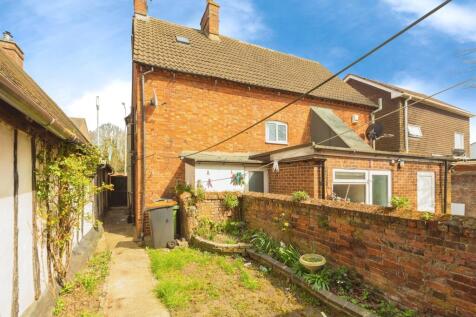 2 bedroom semi-detached house for sale