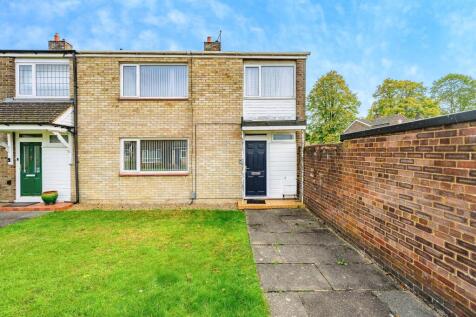 4 bedroom end of terrace house for sale
