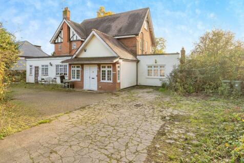 5 bedroom detached house for sale