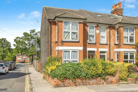 4 bedroom end of terrace house for sale