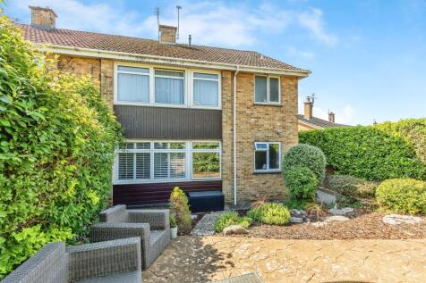 2 bedroom maisonette for sale
