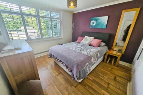 2 bedroom maisonette for sale