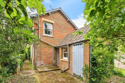 2 bedroom detached house for sale