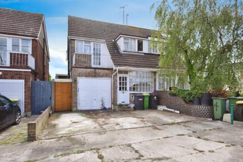 3 bedroom semi-detached house for sale