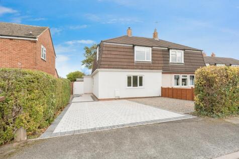 3 bedroom semi-detached house for sale