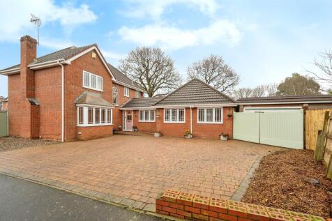 4 bedroom detached house for sale