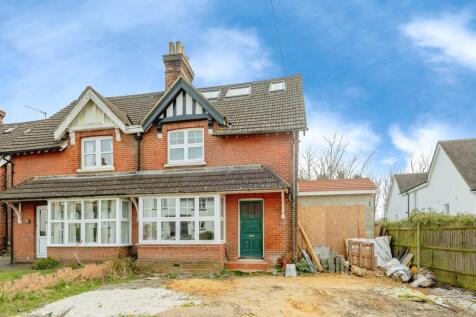 4 bedroom semi-detached house for sale