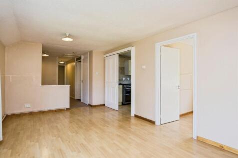 3 bedroom maisonette for sale