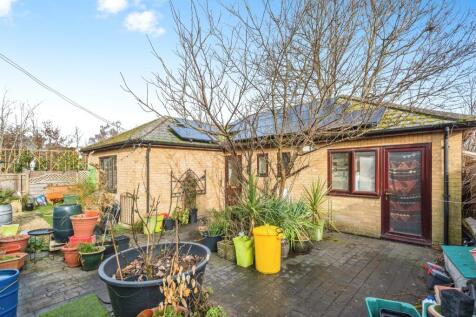 2 bedroom detached bungalow for sale