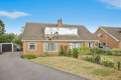 4 bedroom semi-detached house for sale