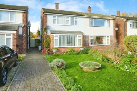 4 bedroom semi-detached house for sale