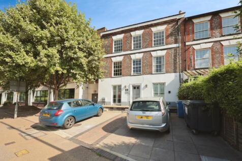 2 bedroom ground floor flat for sale