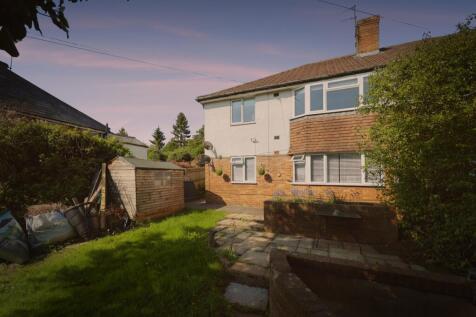 2 bedroom maisonette for sale
