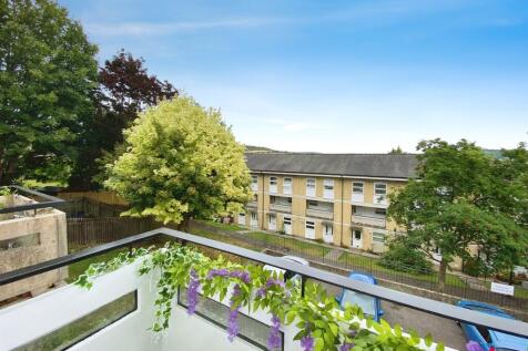 2 bedroom maisonette for sale