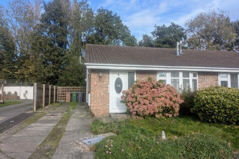 2 bedroom semi-detached bungalow for sale