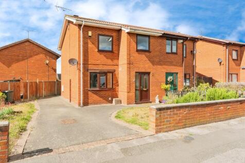 2 bedroom semi-detached house for sale