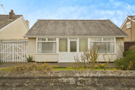 2 bedroom detached bungalow for sale